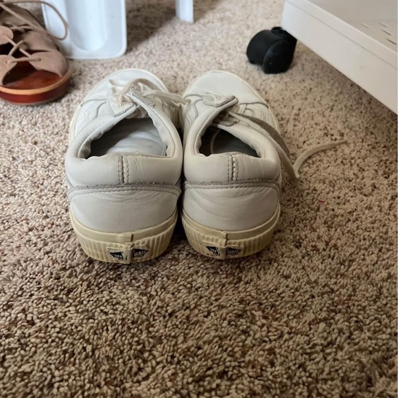 White vans - Picture 4 of 5